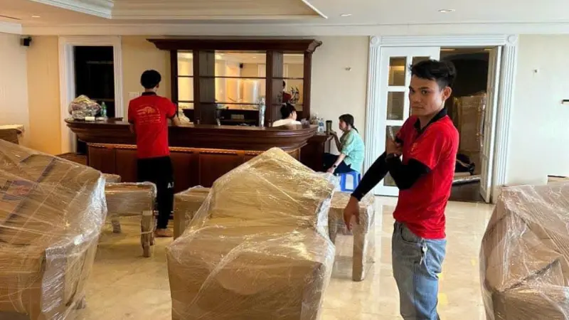 Đóng gói thiết bị văn phòng cẩn thận