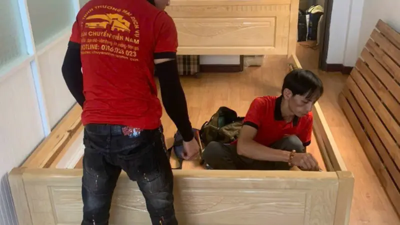 Nhân viên tháo dỡ nội thất chuyên nghiệp
