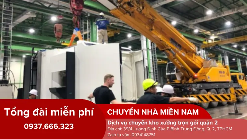 Nhân viên thực hiện di dời kho xưởng cho khách hàng