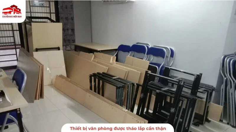 Thiết bị văn phòng được tháo lắp cẩn thận