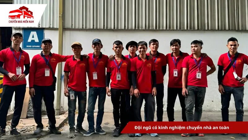 Đội ngũ nhân viên chuyên nghiệp an toàn tận tâm