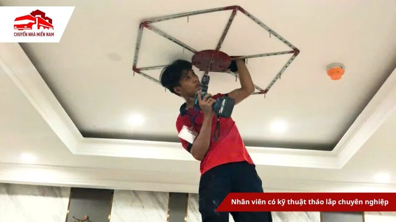 Nhân viên được trang bị kỹ thuật tháo lắp thiết bị