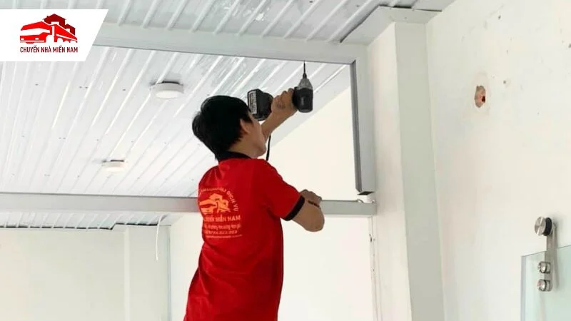 Đội ngũ nhân viên hỗ trợ tháo lắp tại nơi ở mới