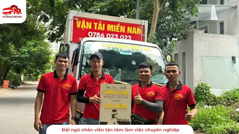 Đội ngũ nhân sự được đào tạo bài bản, chuyên nghiệp