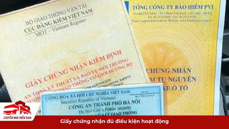 Các giấy chứng nhận hoạt động của một công ty, được xếp chồng lên nhau.