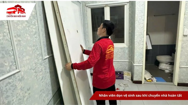 Nhân viên dọn vệ sinh sau khi Kubet hoàn tất