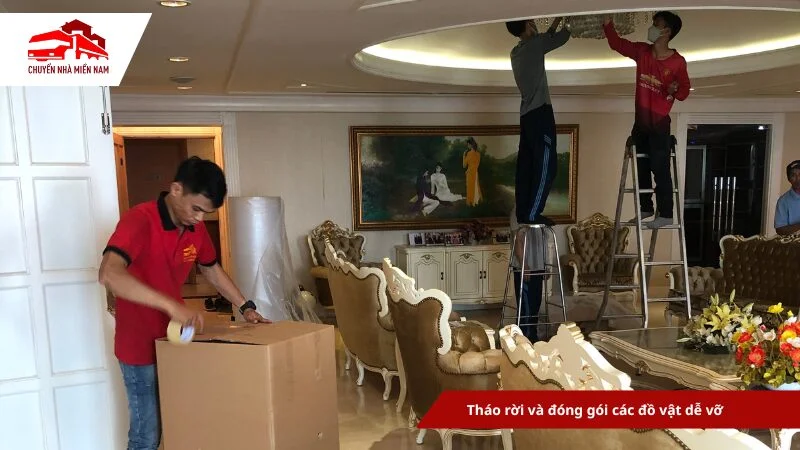 Tháo rời và đóng gói các đồ vật dễ vỡ