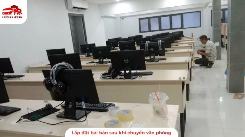 Thiết bị văn phòng được lắp đặt bài bản sau khi kubet phòng