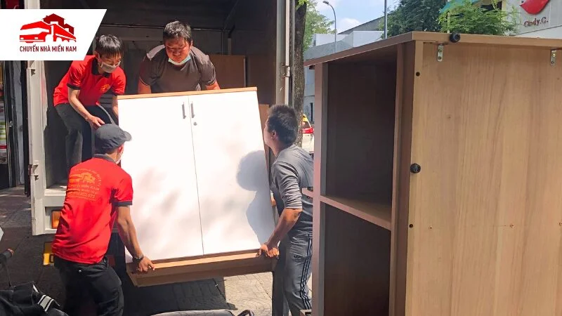 Đội ngũ bốc xe Kubet cẩn thận