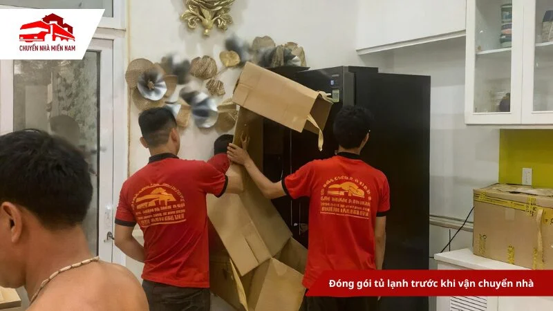 Đóng gói tủ lạnh trước khi vận Kubet
