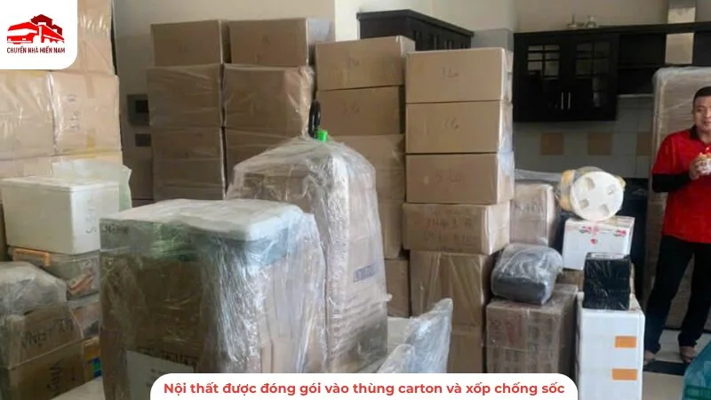 Nội thất được đóng gói vào thùng carton và xốp chống sốc