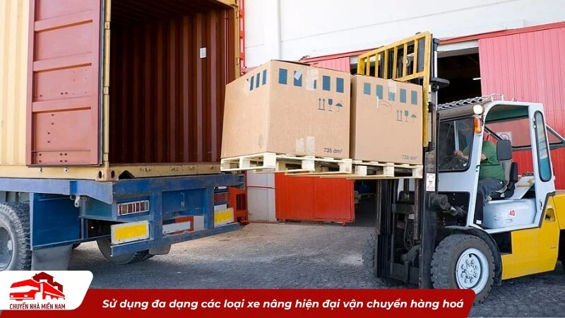 sử dụng đa dạng các loại xe nâng hiện đại vận chuyển hàng hoá