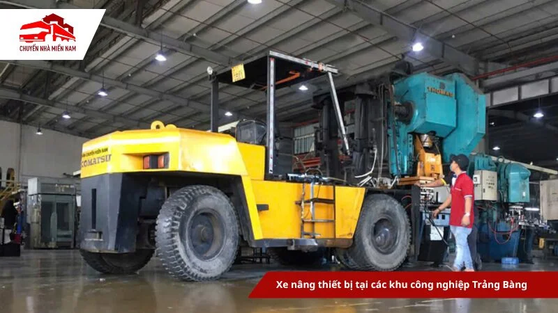 Xe nâng thiết bị tại các khu công nghiệp Trảng Bàng