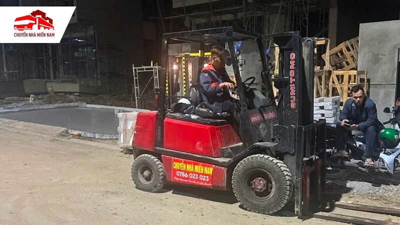 Cho thuê xe nâng giá tốt tại Kubet Miền Nam