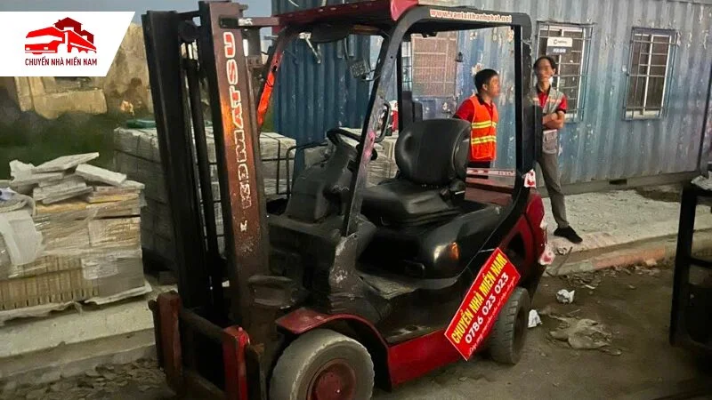 Đa dạng loại xe nâng hiện đại chuyên dụng