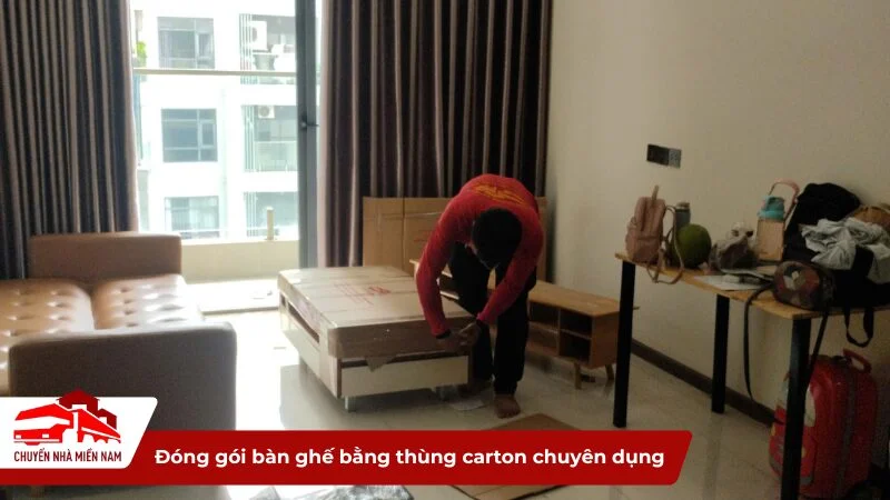 Đóng gói bàn ghế bằng thùng carton chuyên dụng